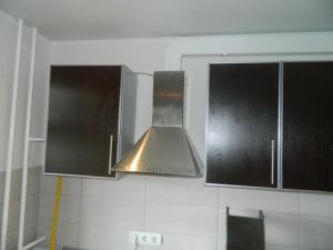 Установка вытяжки на кухне в Менделеевске