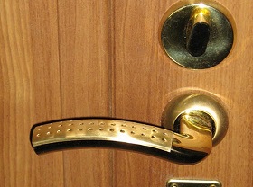 Замена дверной ручки входной двери в Менделеевске